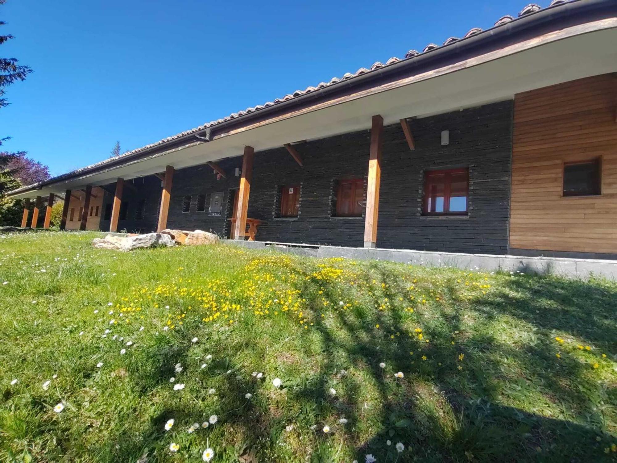 Kyomu Resort Hostel Velilla del Rio Carrion Exterior photo
